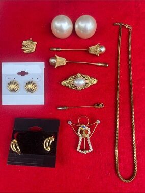Vintage Gold Tone Pearl & Crystal Jewelry Lot - Necklace, Brooches, Earrings